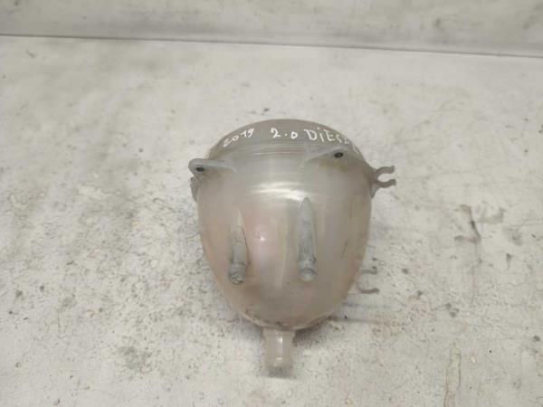 VASE D EXPANSION VAG - Vue 3